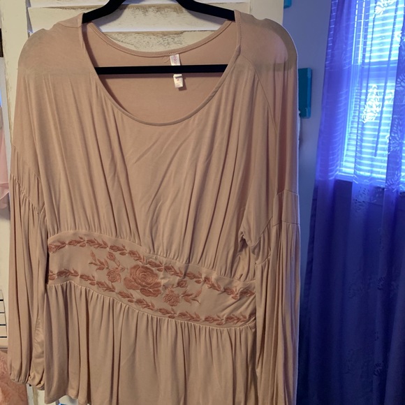 Tops - Picture 6 of 9